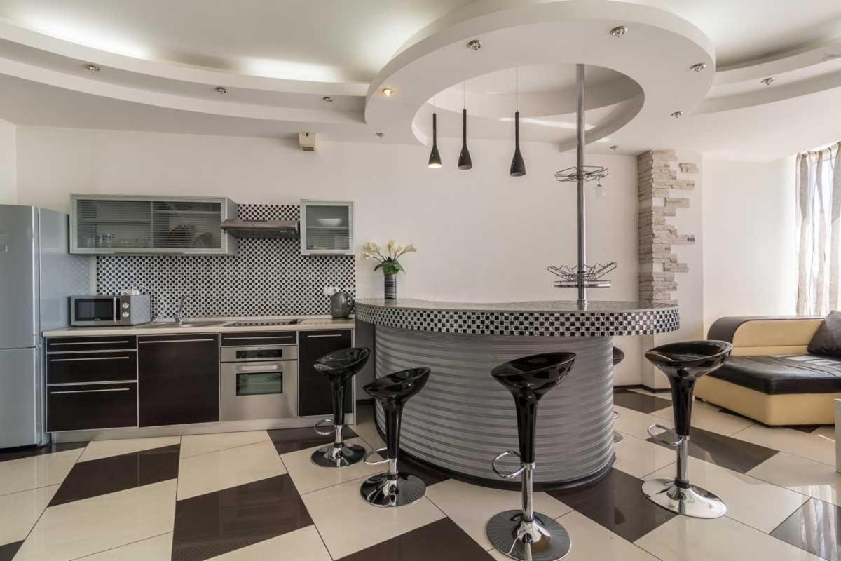 Cozy Apartment In Most City Center Dnipro Ngoại thất bức ảnh