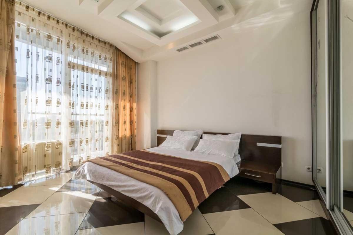 Cozy Apartment In Most City Center Dnipro Ngoại thất bức ảnh